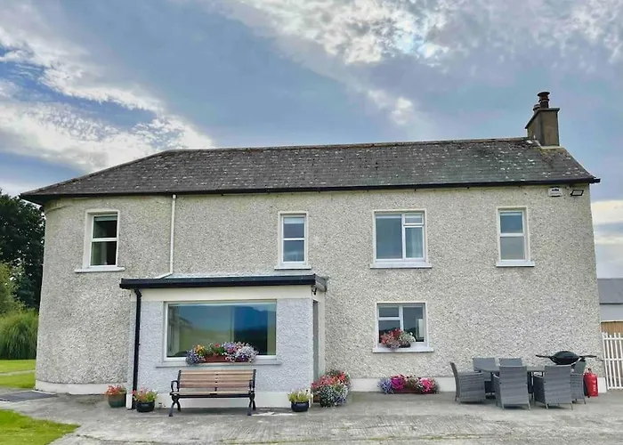 Beautiful Farmhouse An Hour\'S Drive From Four Irish Cities