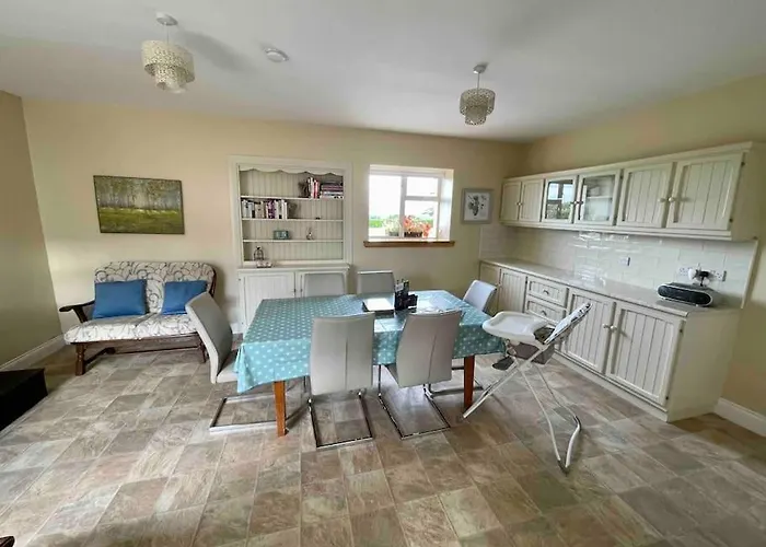 Beautiful Farmhouse An Hour\'S Drive From Four Irish Cities