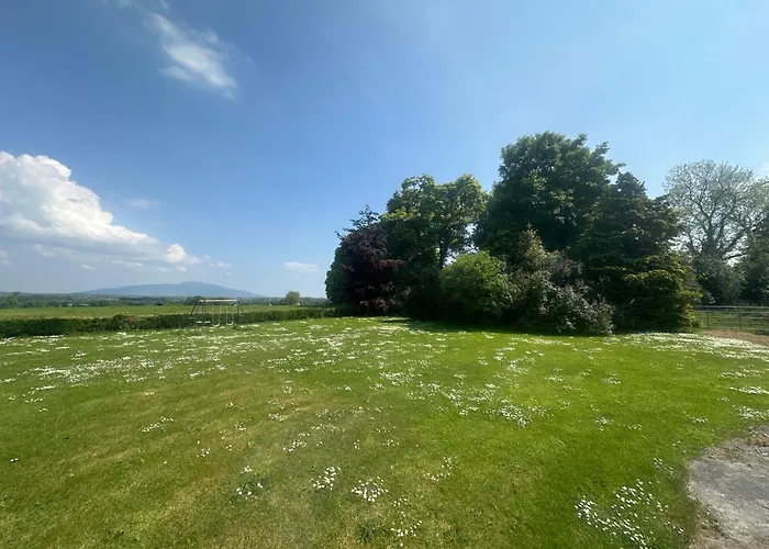 Beautiful Farmhouse An Hour\'S Drive From Four Irish Cities