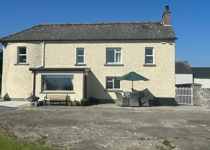 Beautiful Farmhouse An Hour\'S Drive From Four Irish Cities