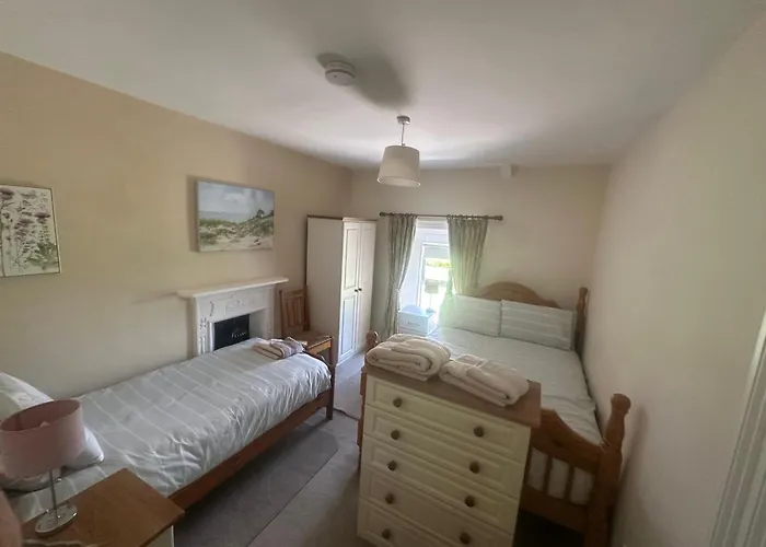 Beautiful Farmhouse An Hour\'S Drive From Four Irish Cities